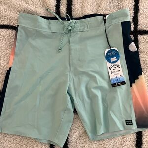 Billabong Men’s Mid-Length Boardshorts